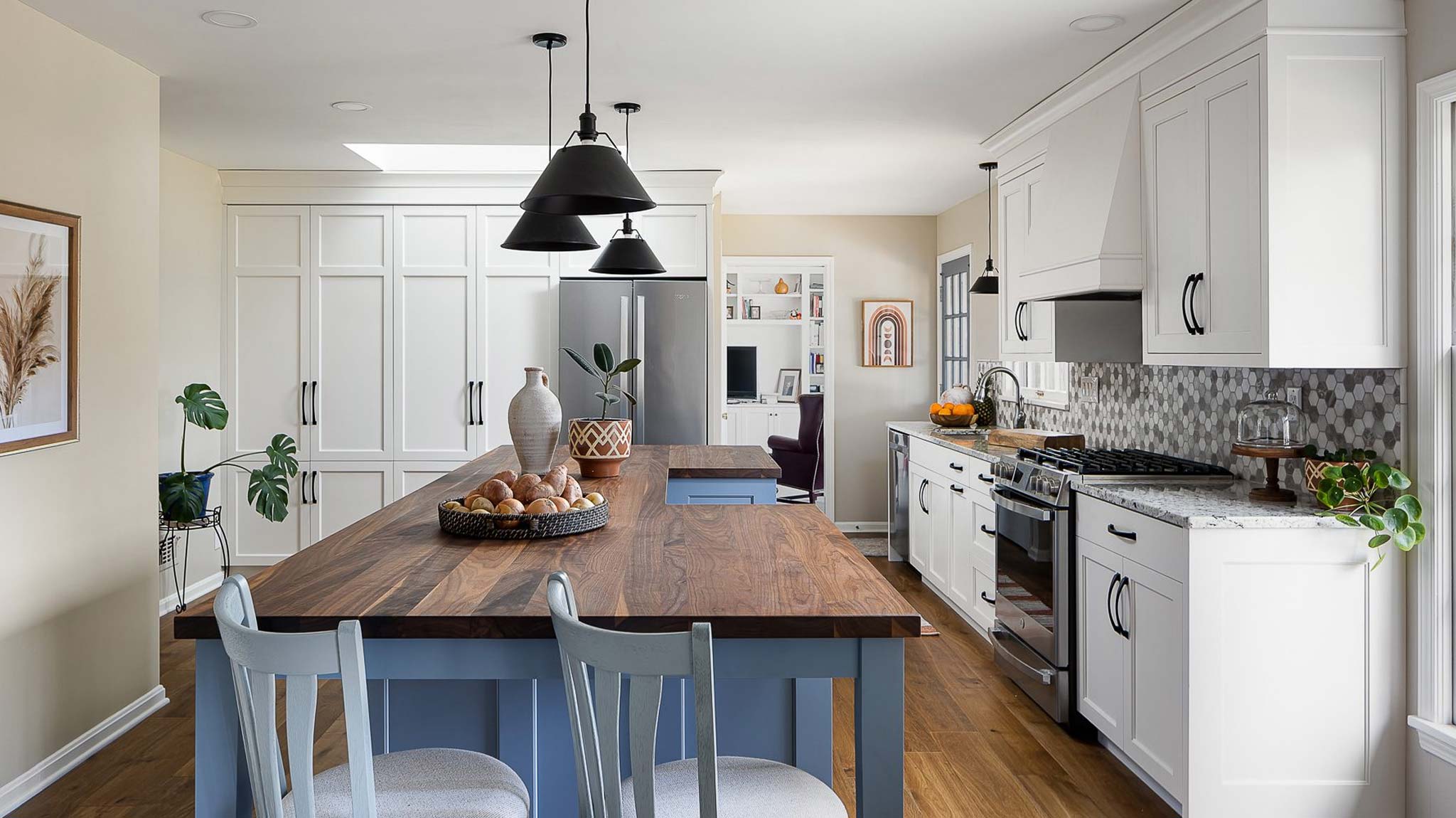 Smart Cabinetry & Multifunctional Islands in Louisville Luxury Designs